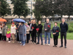 22 июня 2025 года в День памяти и скорби состоялась церемония возложения цветов и венков к братскому захоронению на площади Ленина