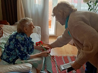 Вручение юбилейной медали  «80 лет Победы в Великой Отечественной войне 1941–1945 годов»  вдовам участников Великой Отечественной войны Заволжского района