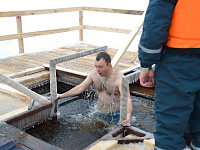 Более 2 тысяч тверичан приняли участие в крещенских купаниях