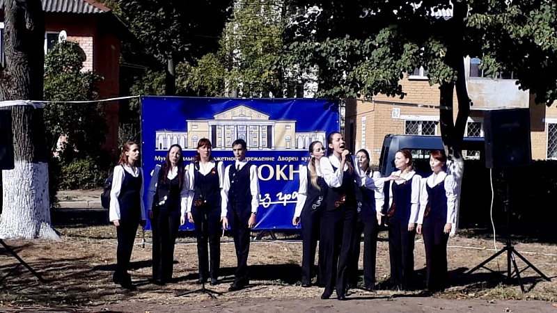 Праздничное мероприятие «А у нас во дворе»