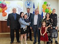 В преддверии нового учебного года, в администрации Заволжского района в городе Твери, состоялось торжественное мероприятие: «Вручение портфелей»