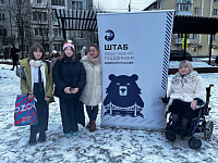 В преддверии празднования Нового года в сквере  на бульваре Ногина состоялось праздничное мероприятие для жителей Пролетарского района