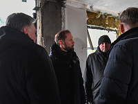 Временно исполняющий обязанности Губернатора Виталий Королев: жильцы дома, чьи квартиры пострадали в результате атаки БПЛА, должны вернуться в отремонтированное жилье максимально быстро