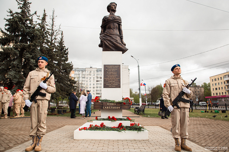Открытие памятника Герою Великой Отечественной войны  Паше Савельевой в Заволжском районе  города Твери