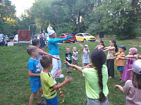 На территории Заволжского района в преддверии празднования Дня флага Российской Федерации прошли праздники двора 