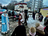 В преддверии празднования Нового года в сквере  на бульваре Ногина состоялось праздничное мероприятие для жителей Пролетарского района