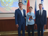 1 сентября  2022 года в  рамках празднования всенародного праздника –Дня знаний в администрации Заволжского района в городе Твери состоялась торжественная церемония вручения паспортов юным  гражданам Российской Федерации 