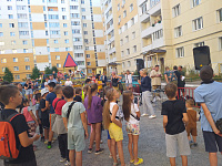 На территории Заволжского района в преддверии празднования Дня флага Российской Федерации прошли праздники двора 