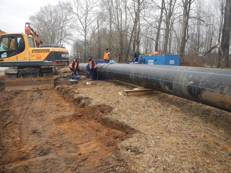 В Твери продолжается прокладка новой нитки водовода 