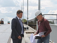 В Твери на Бурашевском путепроводе ведётся укладка асфальтобетонного покрытия