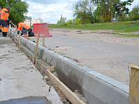  В Твери продолжаются работы по ремонту тротуаров