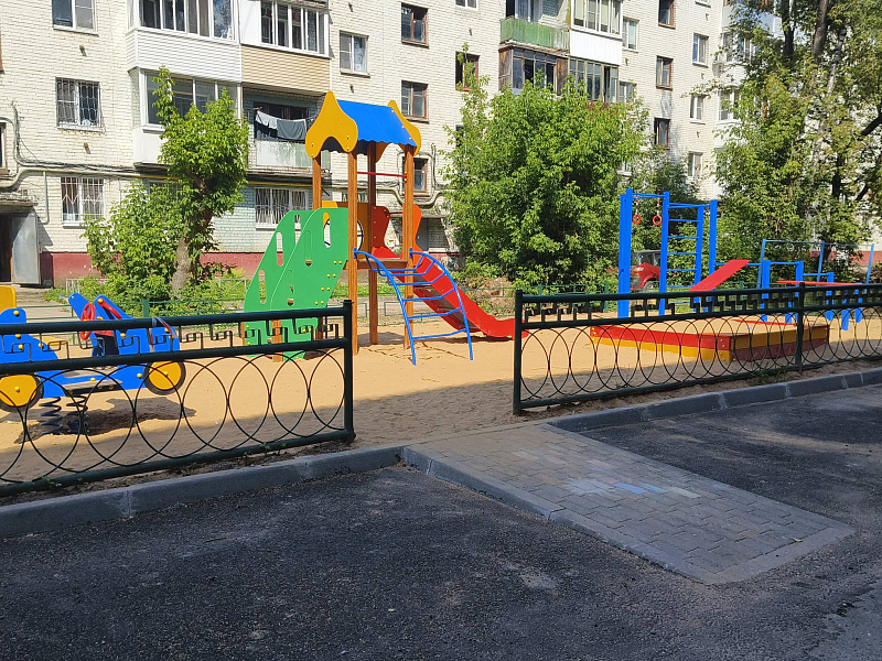 Праздничная программа «Мой дом, мой район, мой город» на дворовых территориях многоквартирных домов