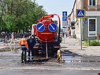 В Твери коммунальные службы устраняют последствия дождя