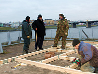 В Твери напротив здания ТвГТУ начали оборудовать купель для Крещенских купаний