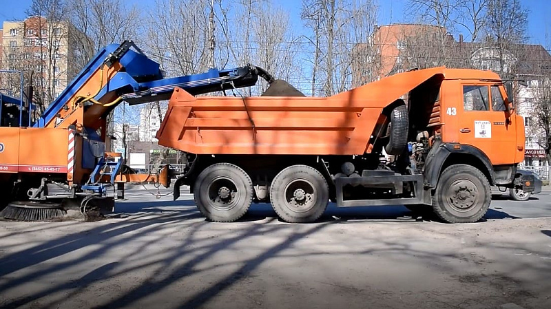 В Твери проводится круглосуточная уборка дорог и тротуаров