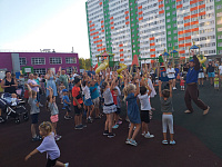 На территории Заволжского района в преддверии празднования Дня флага Российской Федерации прошли праздники двора 