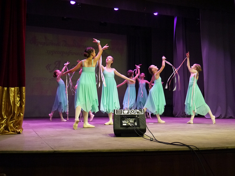 Администрация Центрального района в городе Твери поздравила людей элегантного возраста с Днем пожилого человека