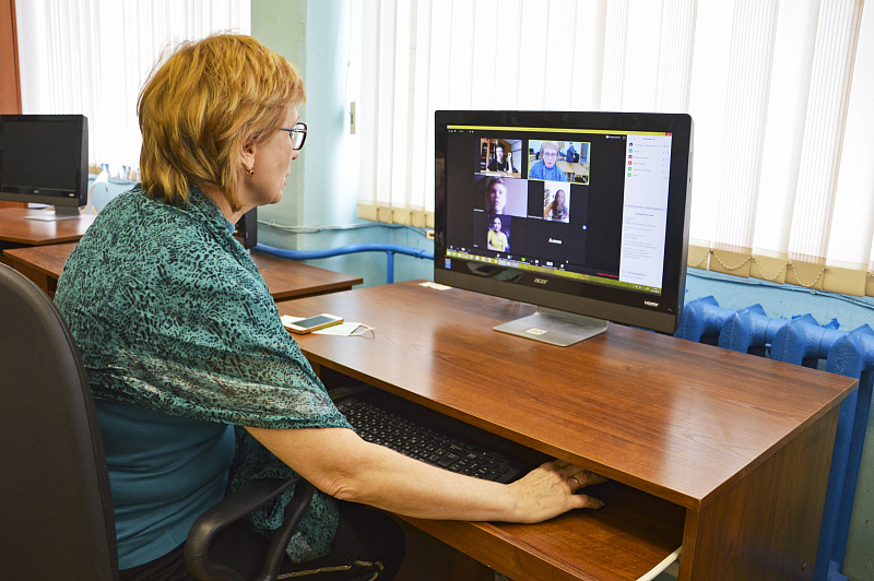 В тверских школах началось обучение с применением  дистанционных технологий