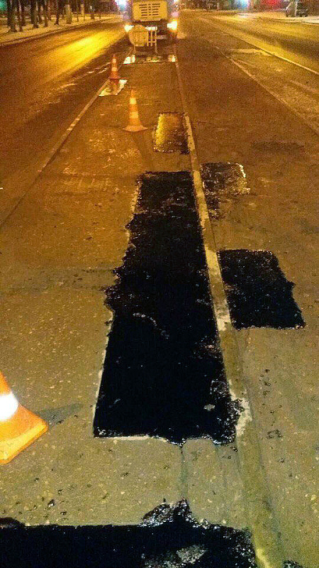 В Твери продолжается аварийно-ямочный ремонт дорог