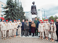 Открытие памятника Герою Великой Отечественной войны  Паше Савельевой в Заволжском районе  города Твери