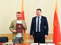 В Твери наградили победителей городского смотра-конкурса новогоднего оформления объектов потребительского рынка 