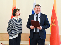 В Твери наградили победителей городского смотра-конкурса новогоднего оформления объектов потребительского рынка 