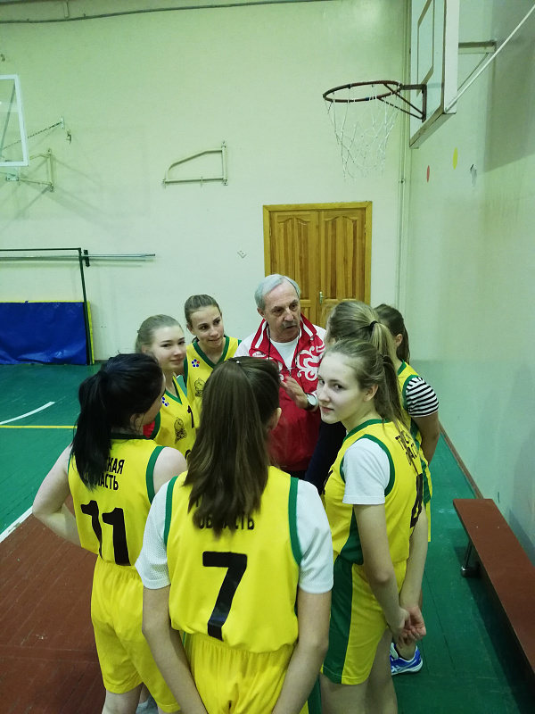 Награждение по итогам соревнований в рамках Чемпионата Школьной баскетбольной лиги «КЭС-БАСКЕТ» девушки