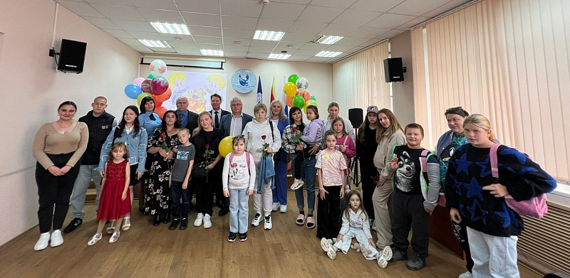 В преддверии нового учебного года, в администрации Заволжского района в городе Твери, состоялось торжественное мероприятие: «Вручение портфелей»