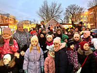 В преддверии празднования Нового года в сквере  на бульваре Ногина состоялось праздничное мероприятие для жителей Пролетарского района