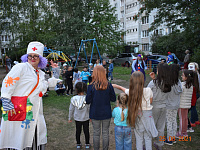 На территории Московского района города Твери в рамках празднования 85-летия района  на придомовых территориях и зонах общественного отдыха проходят праздники дворов.   