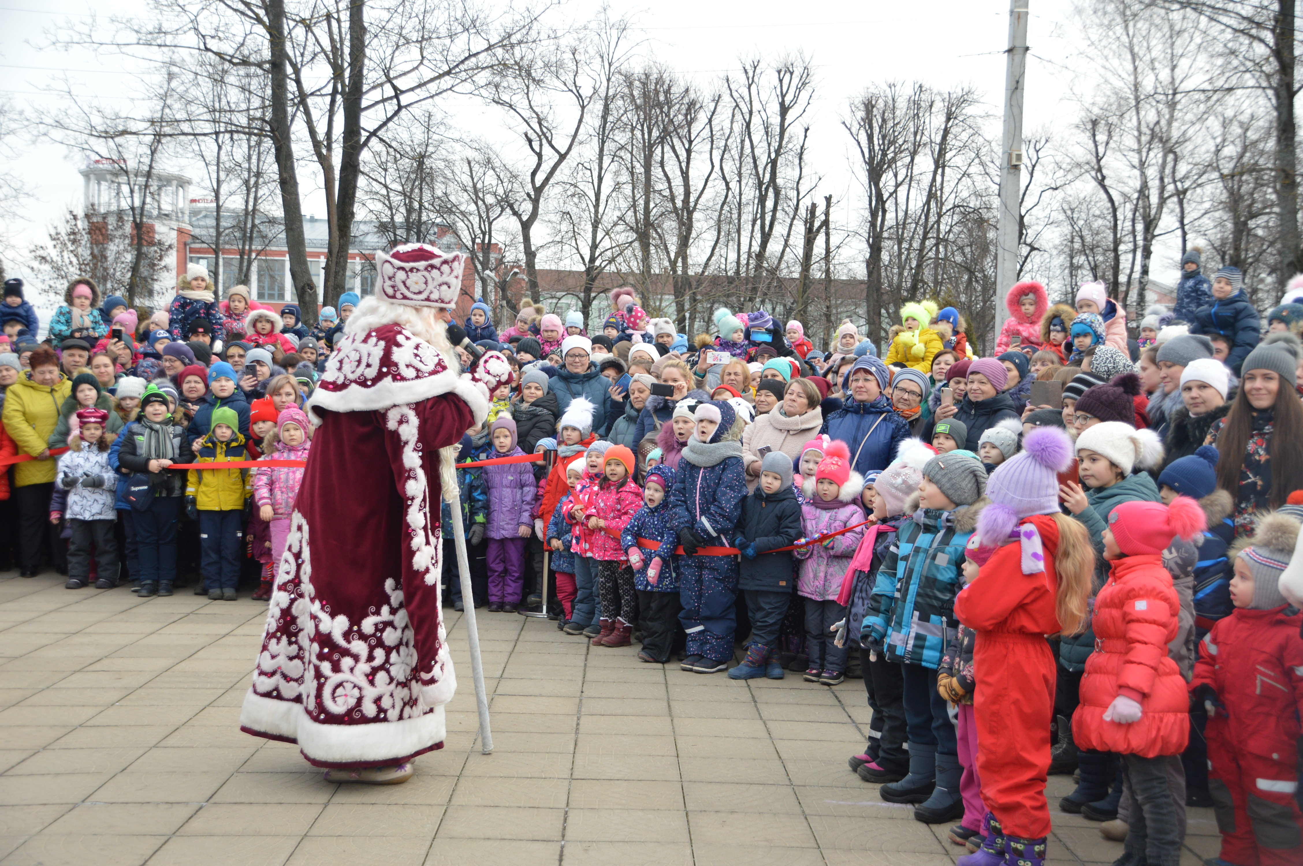 приезд деда мороза. встреча нового года тверь. тверь новый год. встреча нового года тверь. погода на новогодние праздники твериград.
