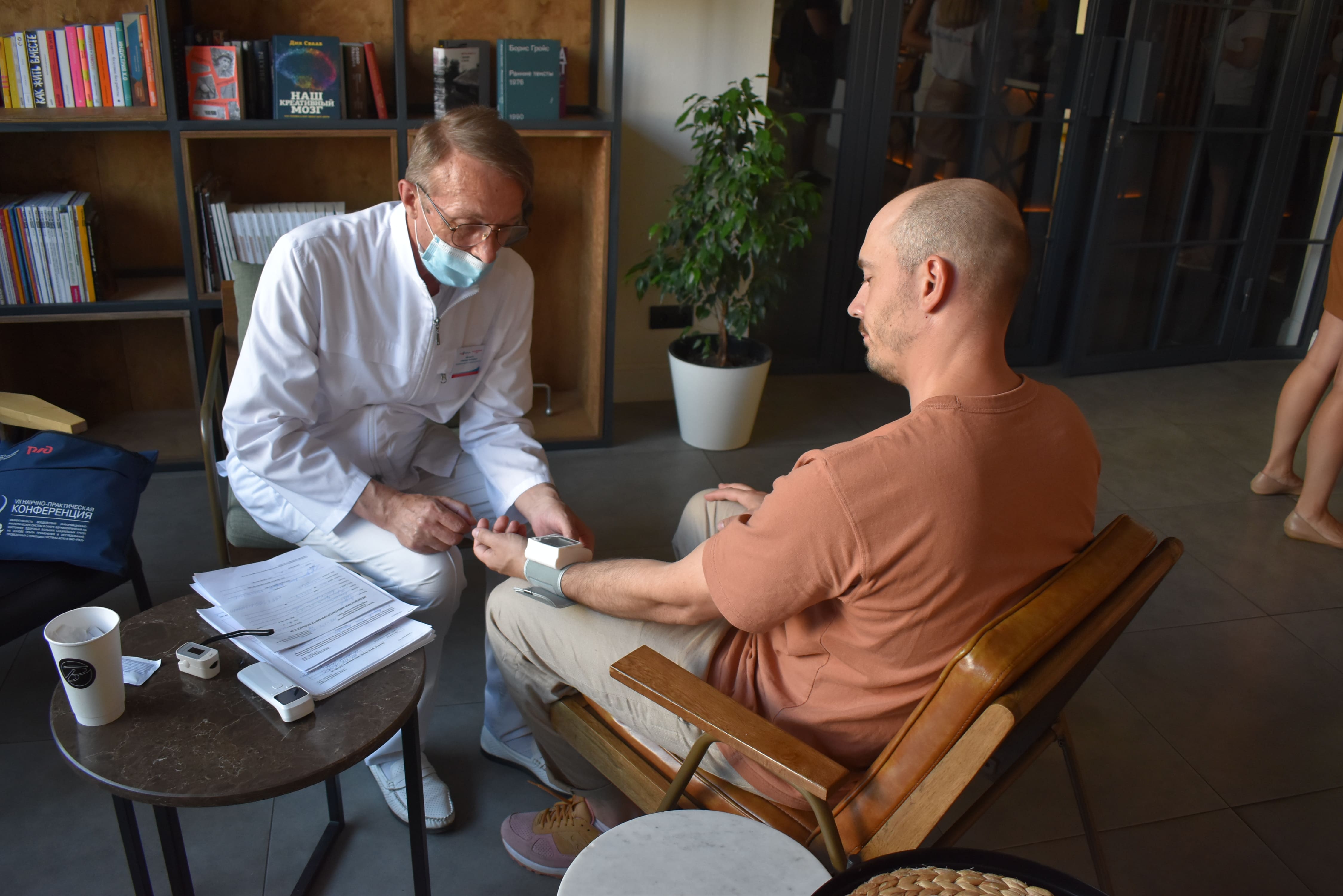 10 тысяч сотрудников