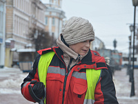 В Твери усилена работа по расчистке тротуаров от снега