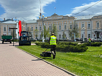  В Твери продолжаются сезонные работы по содержанию улиц, парков и скверов