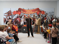  В Твери для семей участников СВО провели экскурсию по выставке, посвященной эпохам воинской славы страны