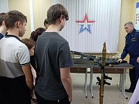17 ноября 2025 военный учебный центр посетили учащиеся старших классов МОУ СОШ №20