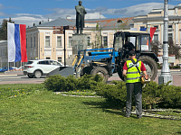  В Твери продолжаются сезонные работы по содержанию улиц, парков и скверов