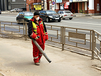 В Твери продолжаются работы по уборке смёта и обработке дорог