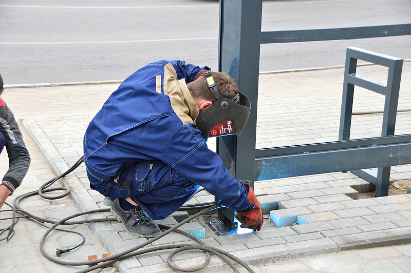 В Твери ведется установка новых остановочных комплексов 