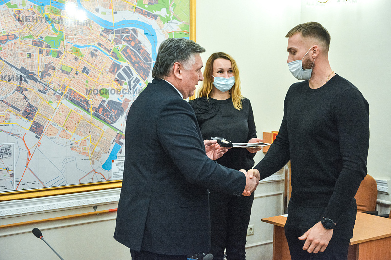 Тверской спортсмен-олимпиец награжден почетным знаком Главы города
