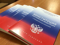 Тверским школьникам в преддверии Дня Конституции торжественно вручили паспорта