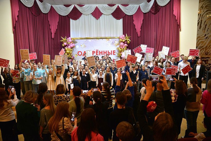 В Твери наградили одаренных школьников и их педагогов