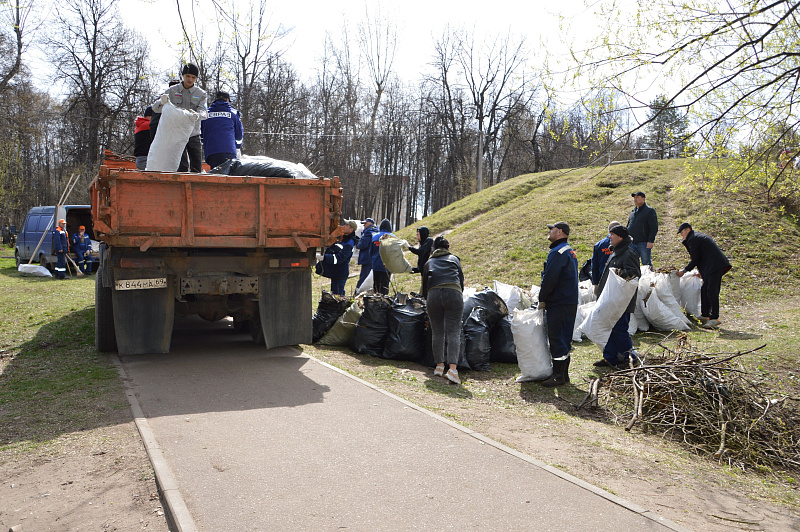 В Твери продолжаются общегородские субботники