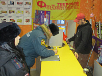В Твери проверяют торговые объекты по продаже  пиротехнической продукции 