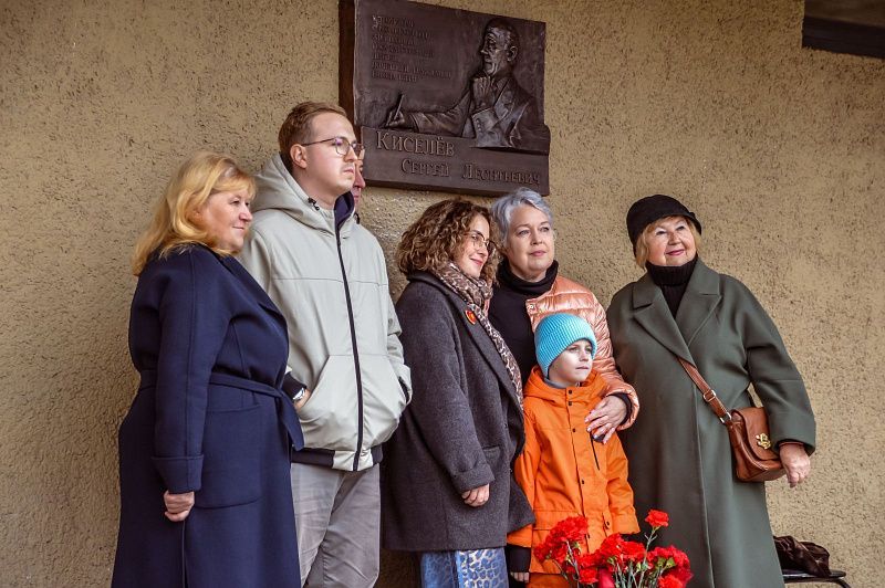 В Твери открыта мемориальная доска Сергею Киселеву 