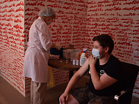 В Твери продолжается организованная вакцинация против COVID-19
