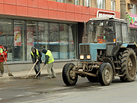 В Твери продолжаются работы по уборке смёта и обработке дорог