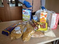 В школах Твери по графику ведётся выдача продуктовых наборов для школьников
