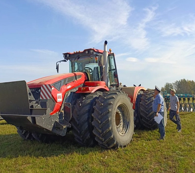 Состояние машинно-тракторного парка АПК региона обсудили на заседании Правительства Тверской области