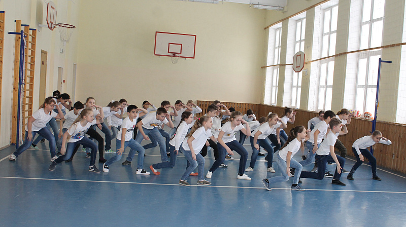 В Твери продолжается школьный конкурс флешмобов